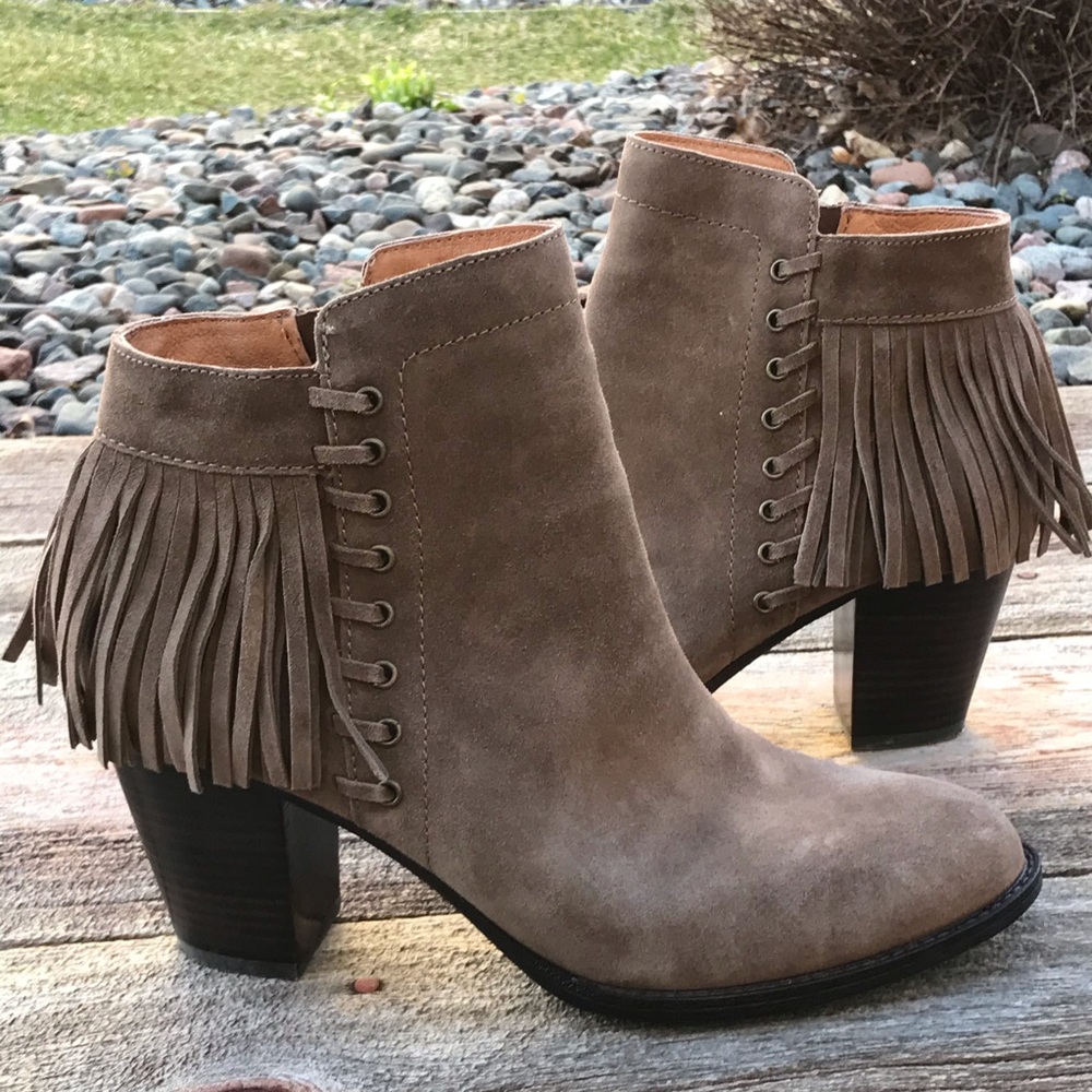 🌺 SOFFT Winters Suede Ankle Booties